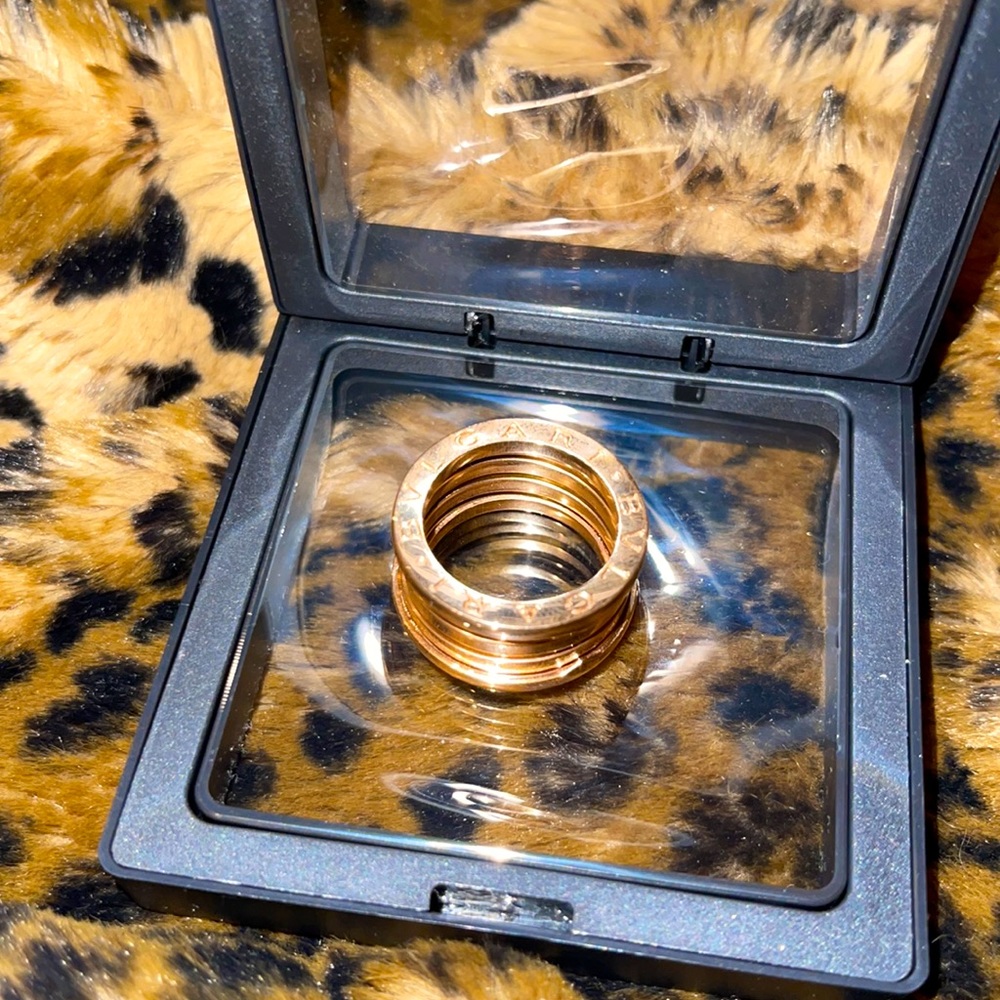 Gorgeous statement ring size 7 Rose gold